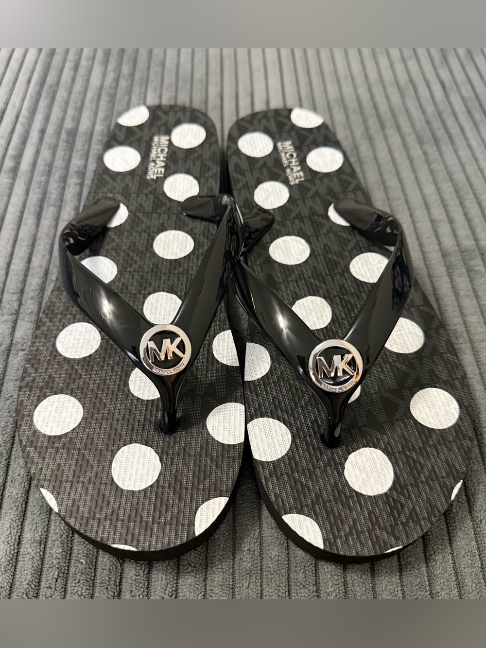 Michael Kors Black and White Polka Dot Logo Flip Flops Sandals Size 8 New